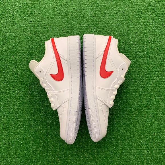 -Edm-
🥤*NEW* Air Jordan 1 Low “White University Red”(W) - Picture 4 of 10
